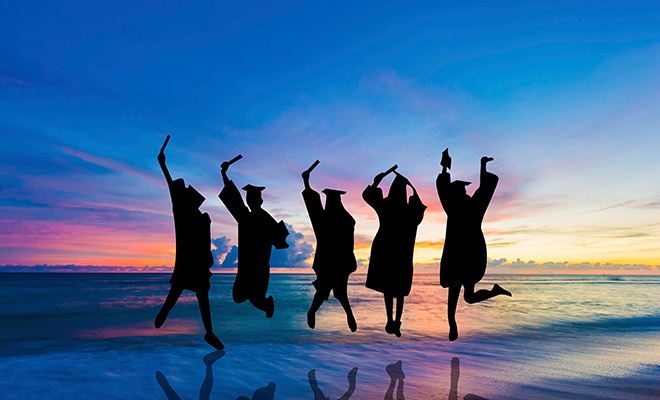 業績優于資歷，能力高于學歷