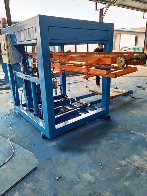 全自動水泥磚送板機定制 解鎖小型免燒磚設備的高效生產(chǎn)新方案